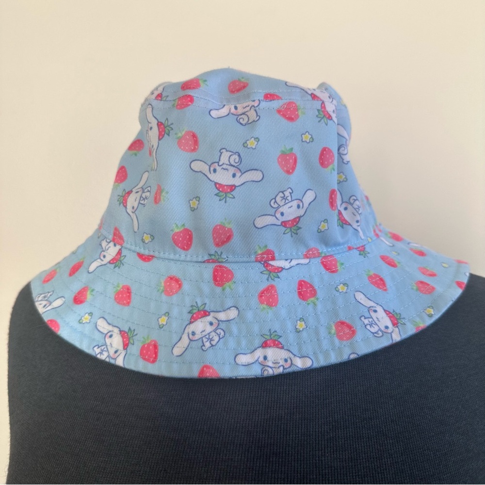 SANRIO cinnamoroll bucket hat